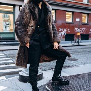 100 x Beaver Fur Coat Trench by CM Value 20k; made in Seattle